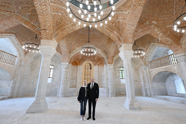 Ильхам Алиев и Мехрибан Алиева ознакомились с реставрацией в мечети Ашагы Говхар Ага - ОБНОВЛЕНО + ФОТО